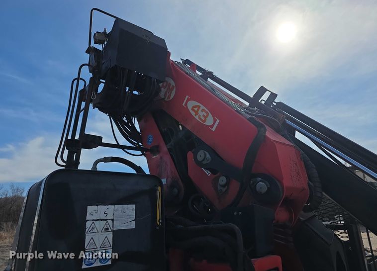 image for item FI0804 2006 Peterbilt 357 crane truck