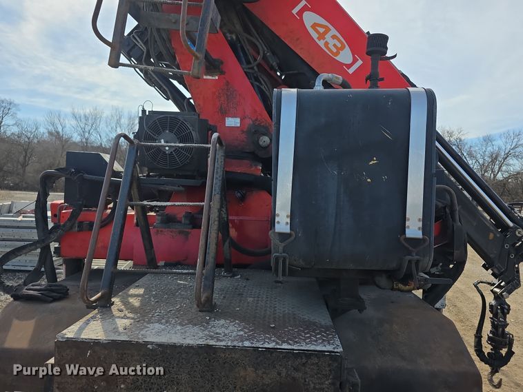 image for item FI0804 2006 Peterbilt 357 crane truck