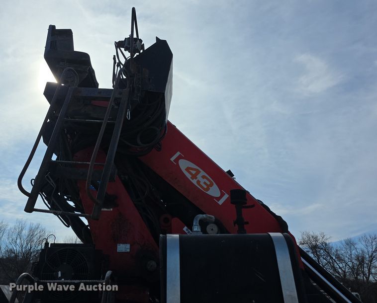 image for item FI0804 2006 Peterbilt 357 crane truck