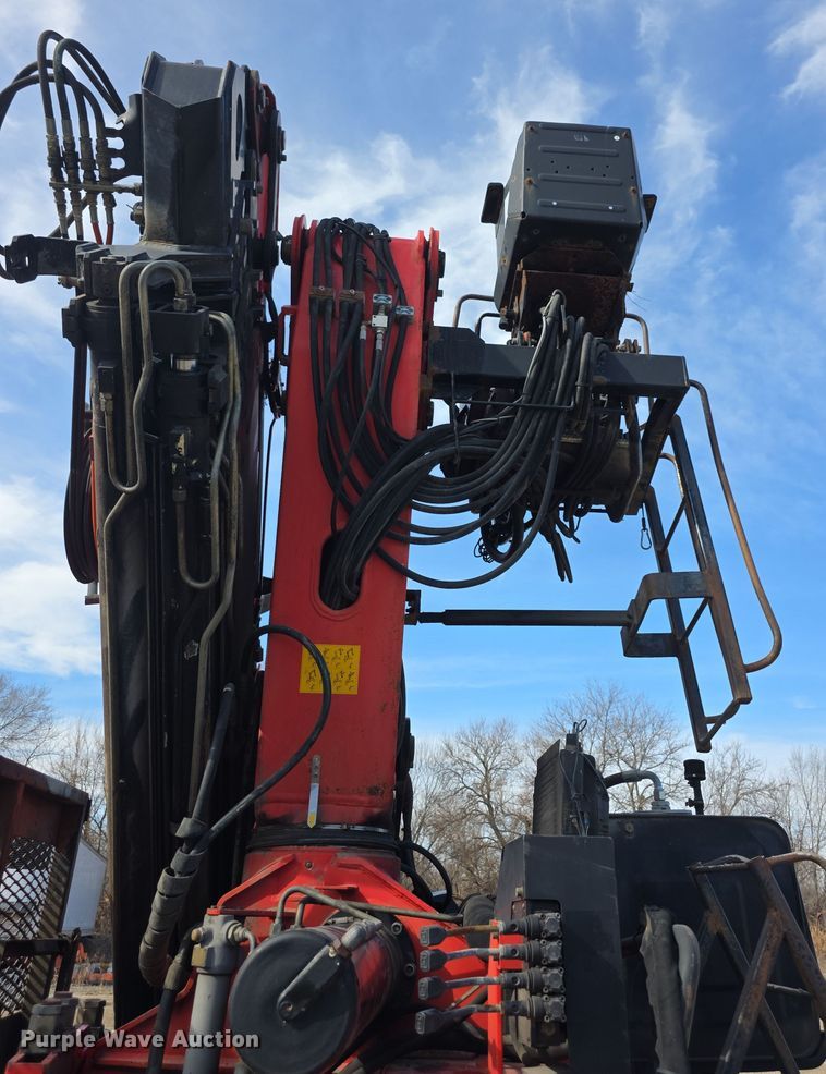 image for item FI0804 2006 Peterbilt 357 crane truck