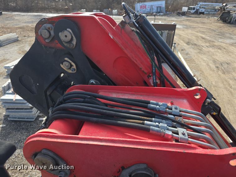 image for item FI0804 2006 Peterbilt 357 crane truck