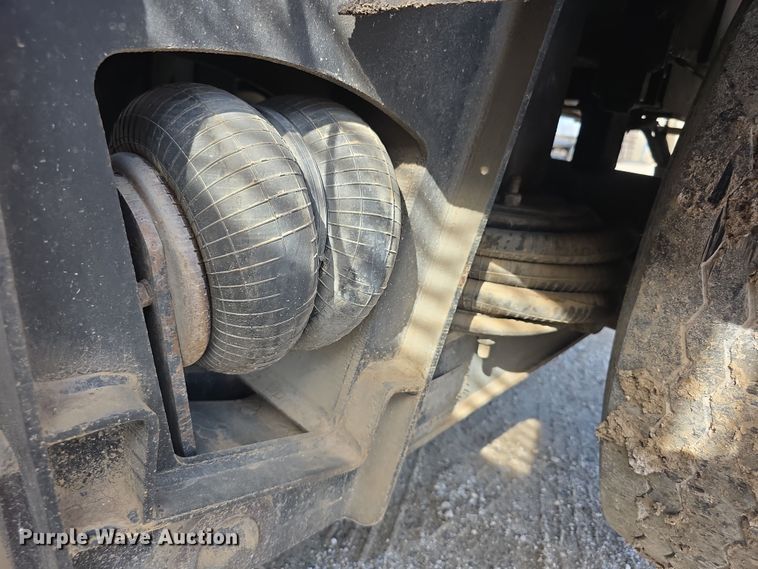 image for item FI0804 2006 Peterbilt 357 crane truck