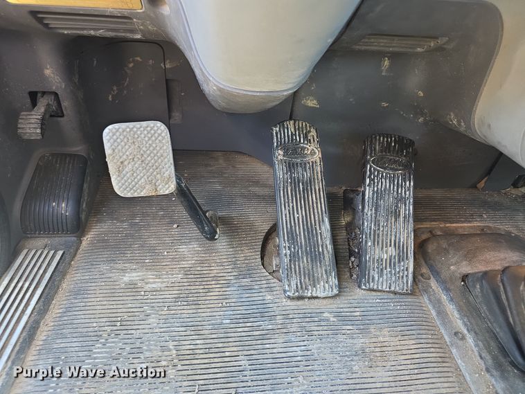 image for item FI0804 2006 Peterbilt 357 crane truck