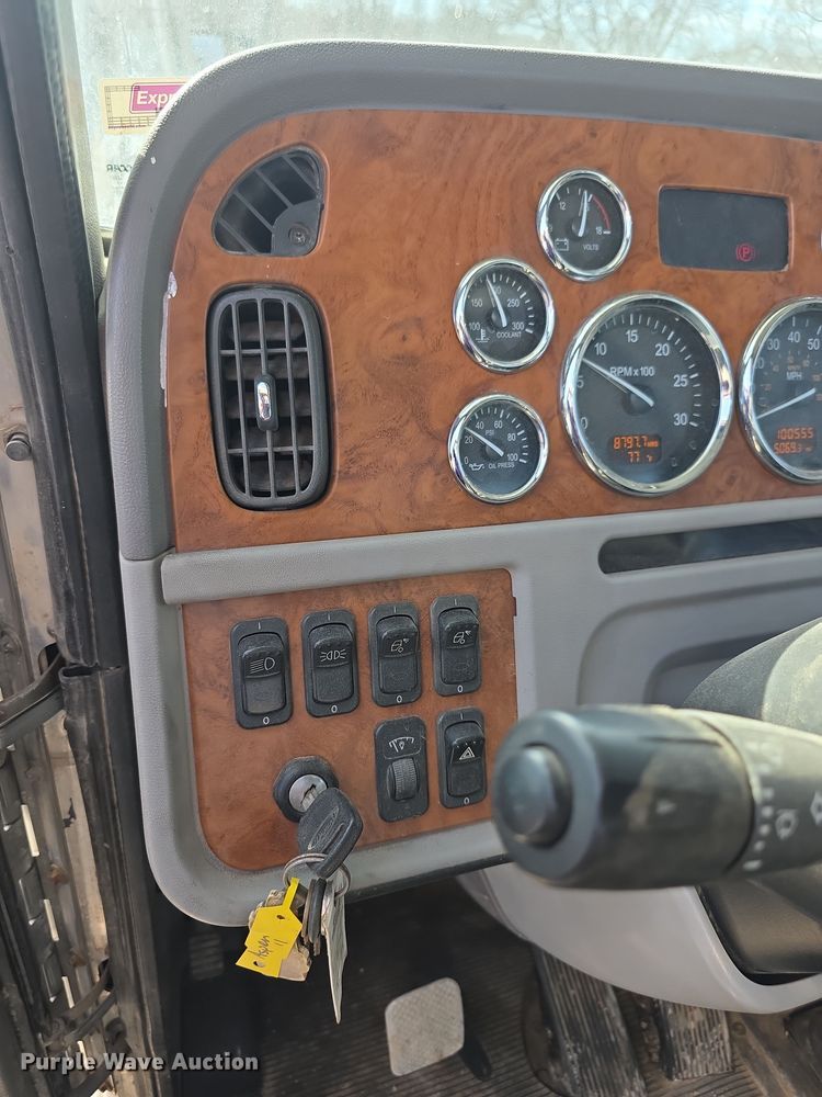 image for item FI0804 2006 Peterbilt 357 crane truck