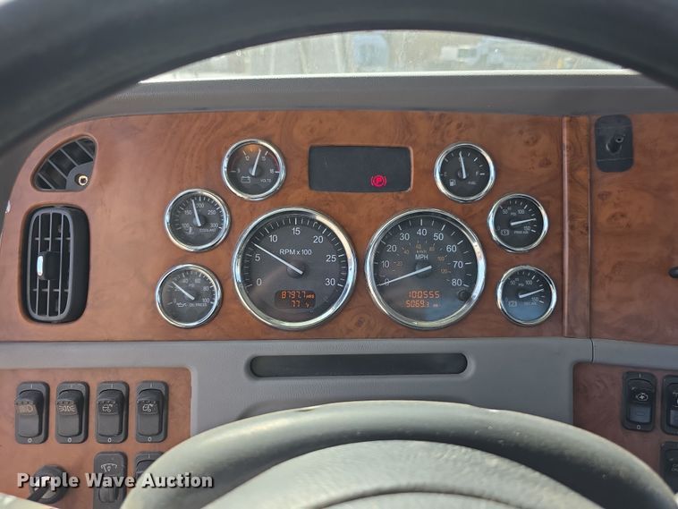 image for item FI0804 2006 Peterbilt 357 crane truck