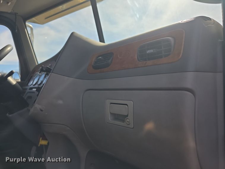 image for item FI0804 2006 Peterbilt 357 crane truck