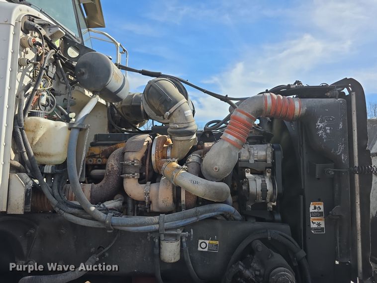 image for item FI0804 2006 Peterbilt 357 crane truck