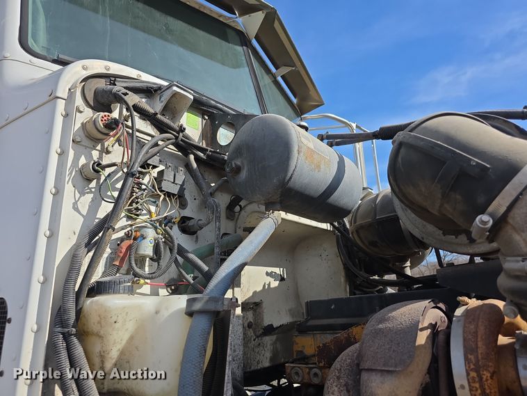 image for item FI0804 2006 Peterbilt 357 crane truck