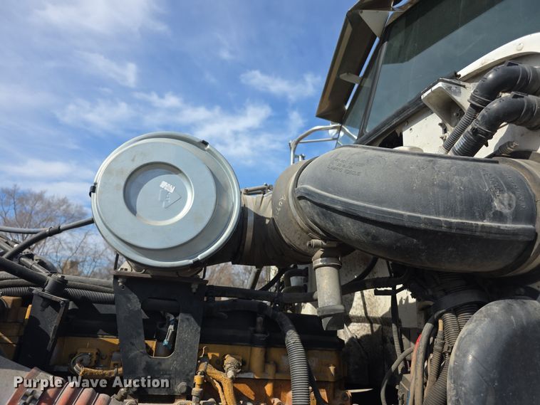 image for item FI0804 2006 Peterbilt 357 crane truck