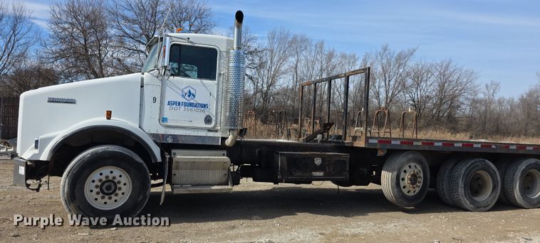 image for item FI0805 Kenworth T800 flatbed truck