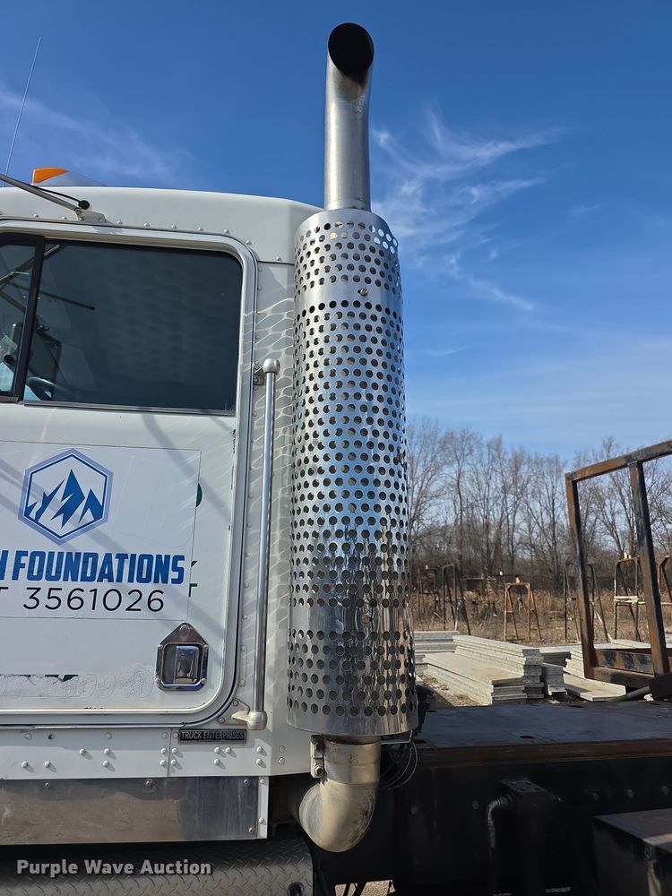 image for item FI0805 Kenworth T800 flatbed truck