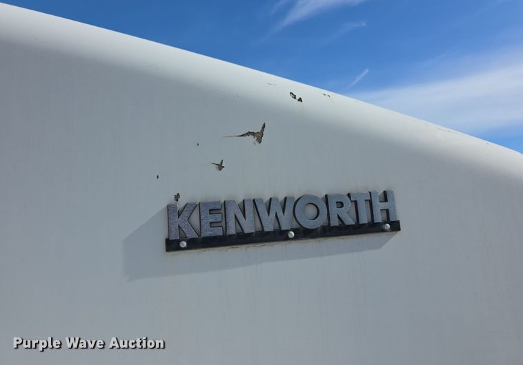 image for item FI0805 Kenworth T800 flatbed truck