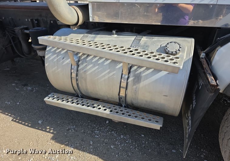 image for item FI0805 Kenworth T800 flatbed truck