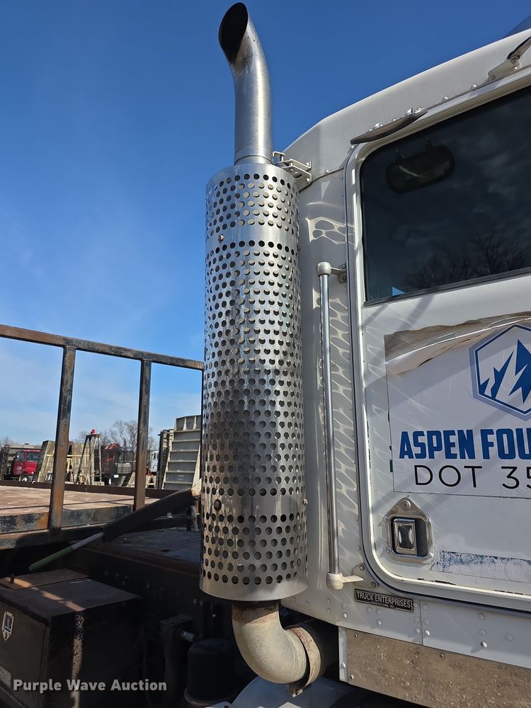 image for item FI0805 Kenworth T800 flatbed truck