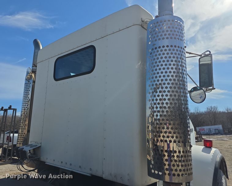 image for item FI0805 Kenworth T800 flatbed truck