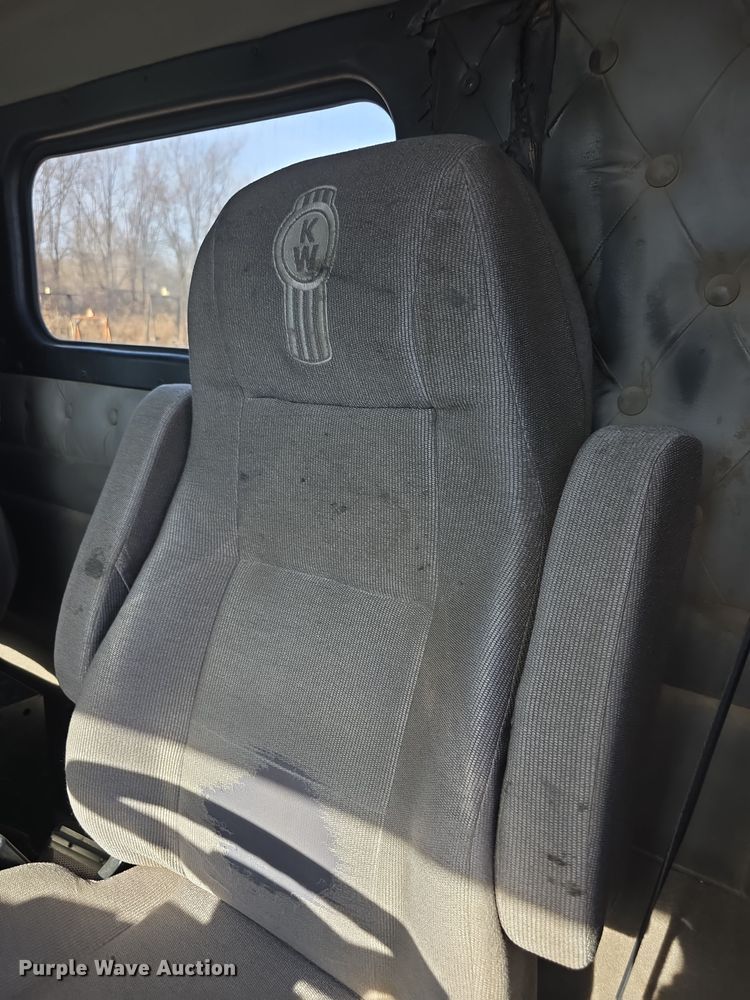 image for item FI0805 Kenworth T800 flatbed truck