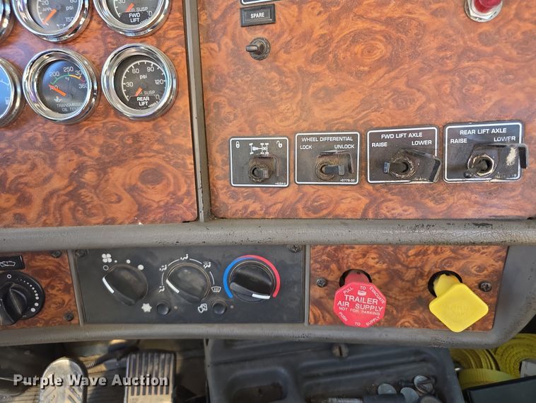 image for item FI0805 Kenworth T800 flatbed truck