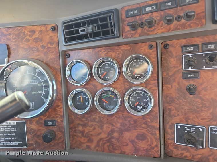 image for item FI0805 Kenworth T800 flatbed truck