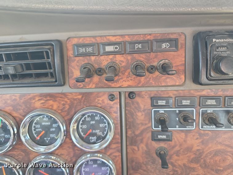 image for item FI0805 Kenworth T800 flatbed truck