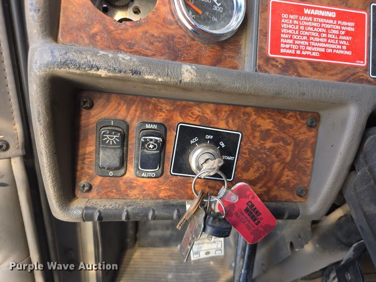 image for item FI0805 Kenworth T800 flatbed truck