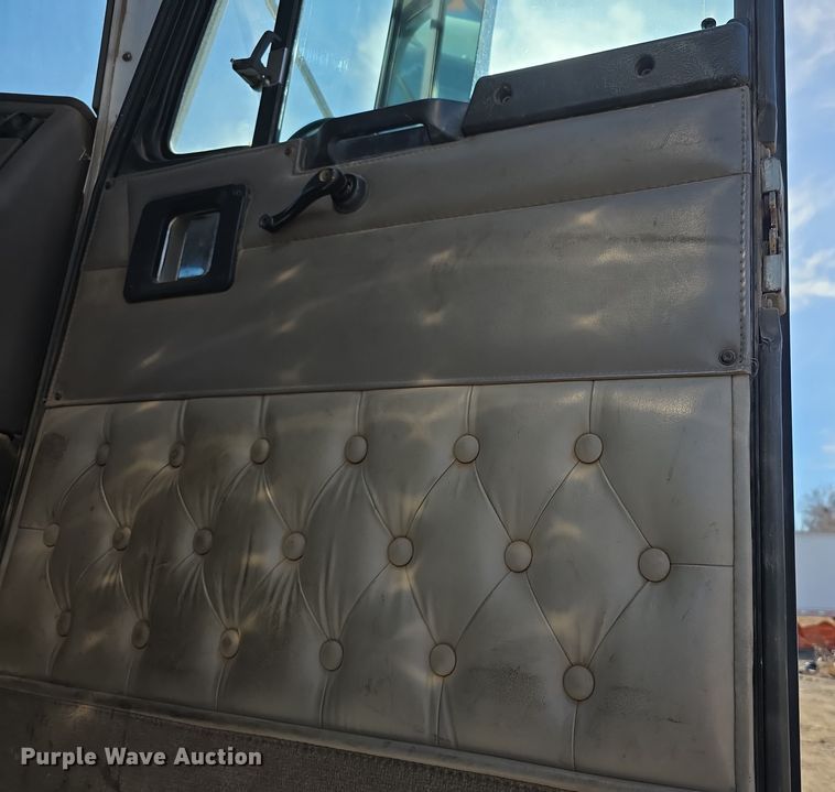 image for item FI0805 Kenworth T800 flatbed truck