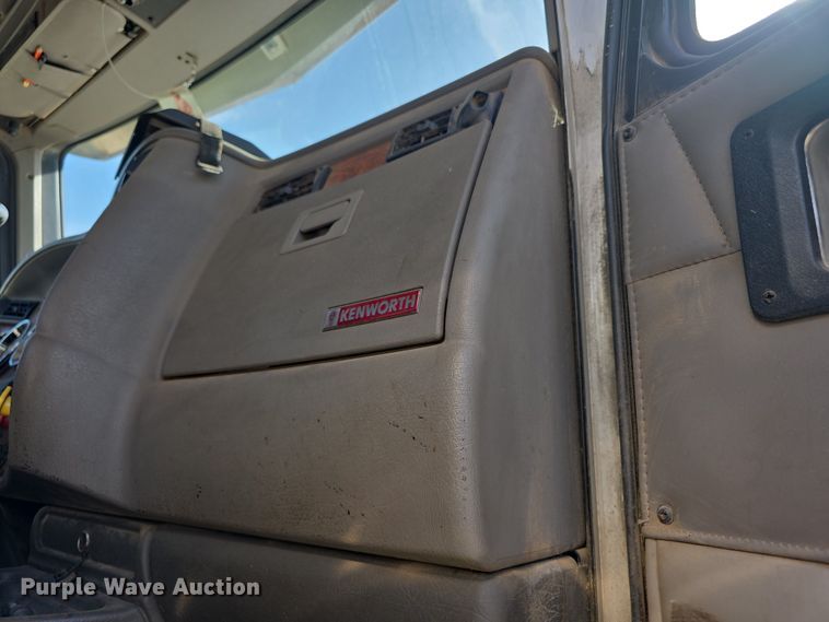 image for item FI0805 Kenworth T800 flatbed truck