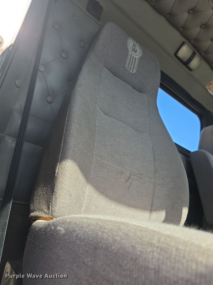 image for item FI0805 Kenworth T800 flatbed truck