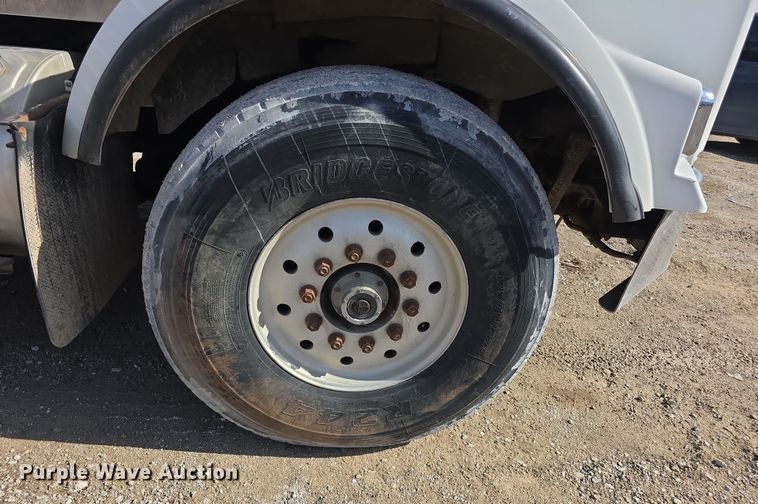 image for item FI0805 Kenworth T800 flatbed truck