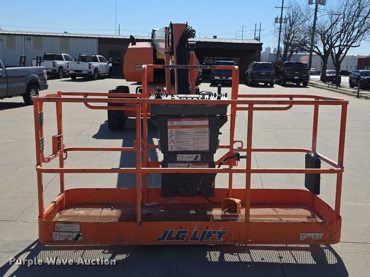 image for item FI0890 2017 JLG 660SJ boom lift