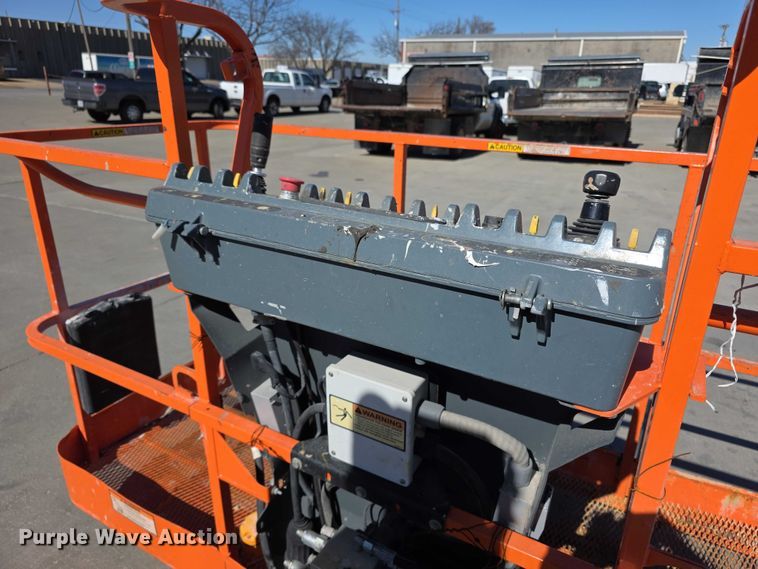 image for item FI0890 2017 JLG 660SJ boom lift