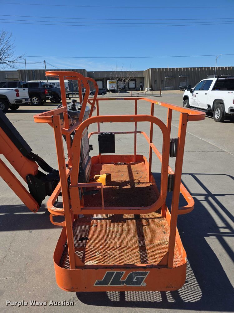 image for item FI0890 2017 JLG 660SJ boom lift