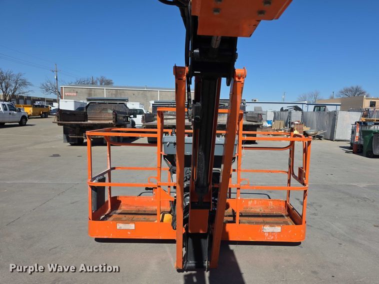 image for item FI0890 2017 JLG 660SJ boom lift