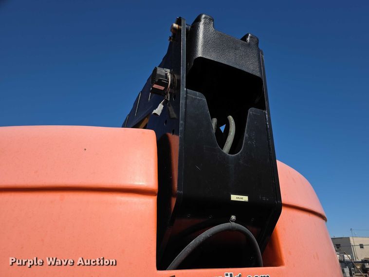 image for item FI0890 2017 JLG 660SJ boom lift
