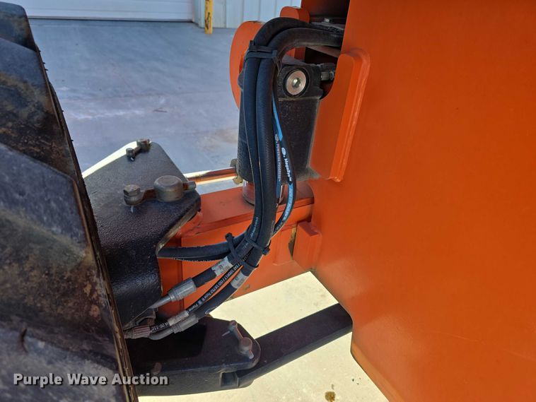 image for item FI0890 2017 JLG 660SJ boom lift