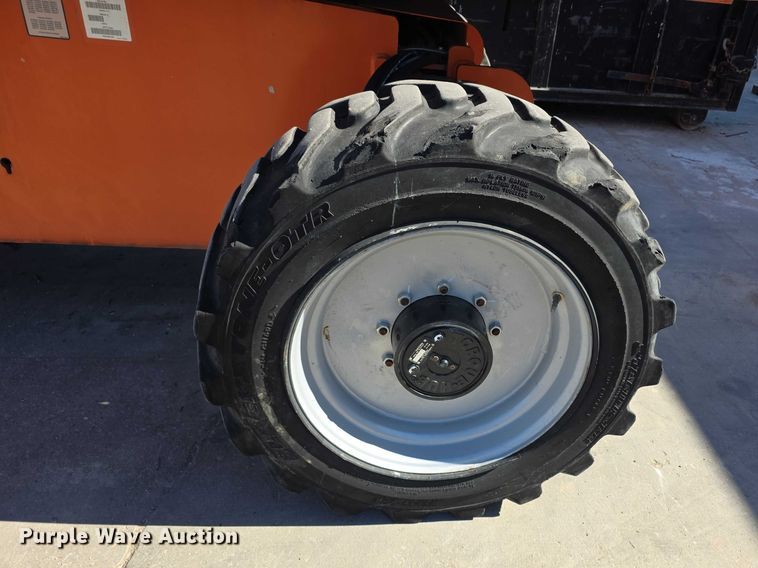 image for item FI0890 2017 JLG 660SJ boom lift