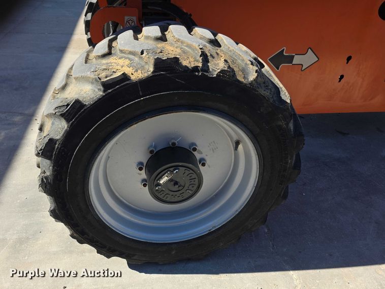 image for item FI0890 2017 JLG 660SJ boom lift