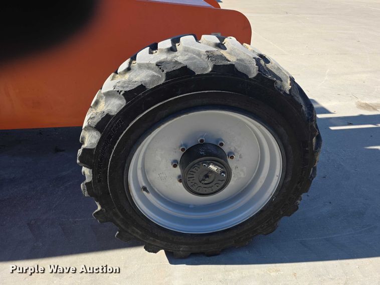 image for item FI0890 2017 JLG 660SJ boom lift