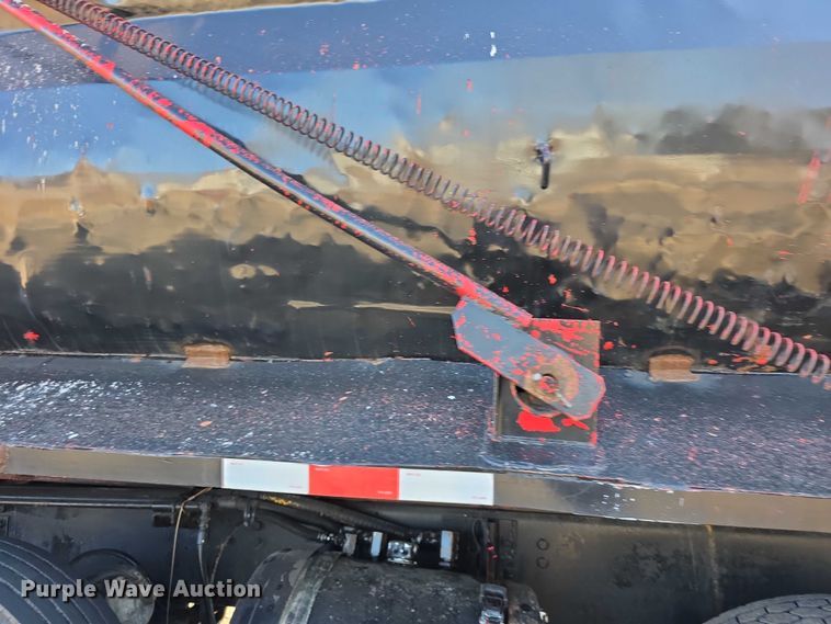 image for item FI0897 1996 Peterbilt 357 dump truck