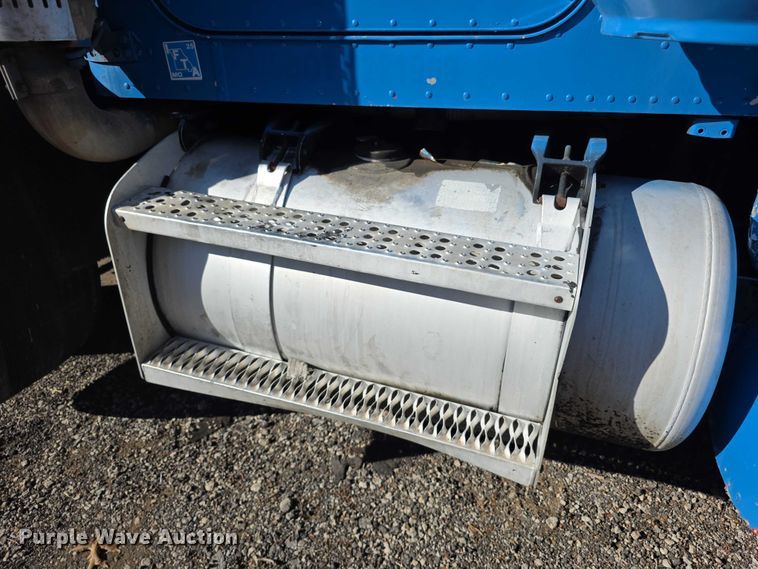 image for item FI0897 1996 Peterbilt 357 dump truck