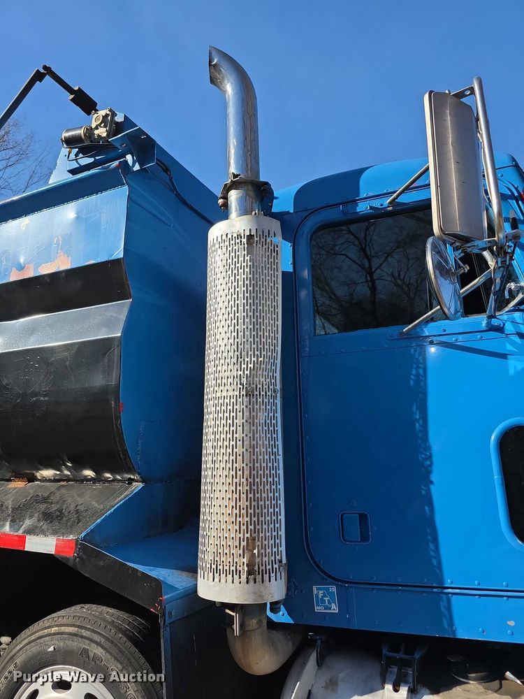 image for item FI0897 1996 Peterbilt 357 dump truck