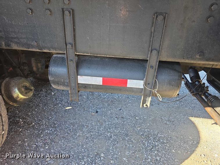 image for item FI0897 1996 Peterbilt 357 dump truck