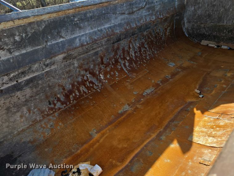 image for item FI0897 1996 Peterbilt 357 dump truck