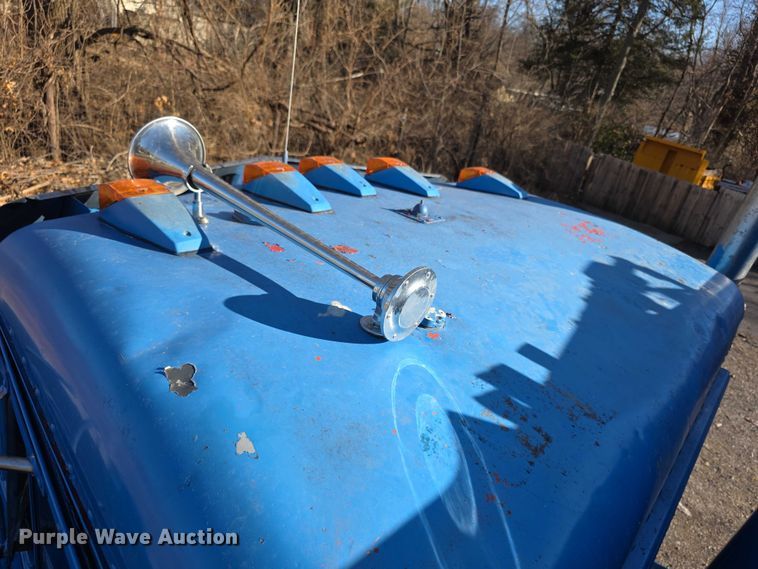 image for item FI0897 1996 Peterbilt 357 dump truck