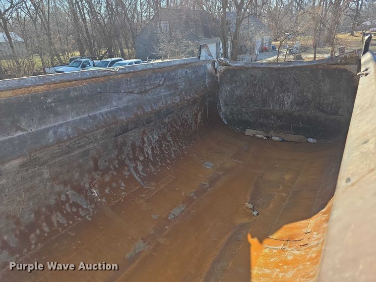 image for item FI0897 1996 Peterbilt 357 dump truck