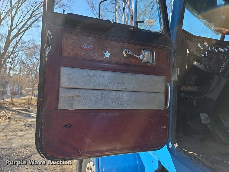 image for item FI0897 1996 Peterbilt 357 dump truck