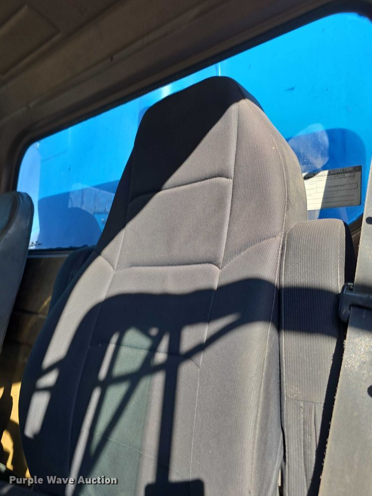 image for item FI0897 1996 Peterbilt 357 dump truck