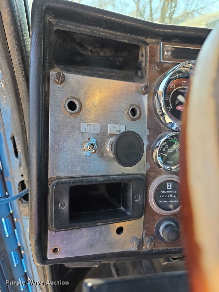 image for item FI0897 1996 Peterbilt 357 dump truck