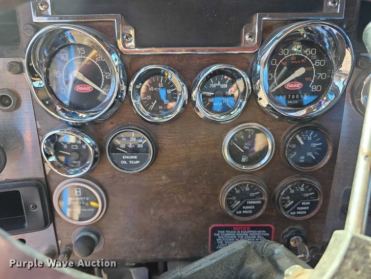 image for item FI0897 1996 Peterbilt 357 dump truck