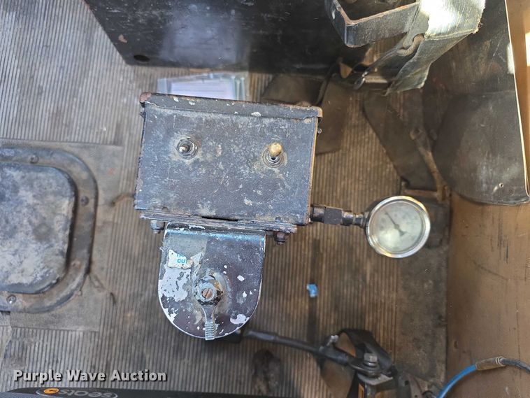 image for item FI0897 1996 Peterbilt 357 dump truck