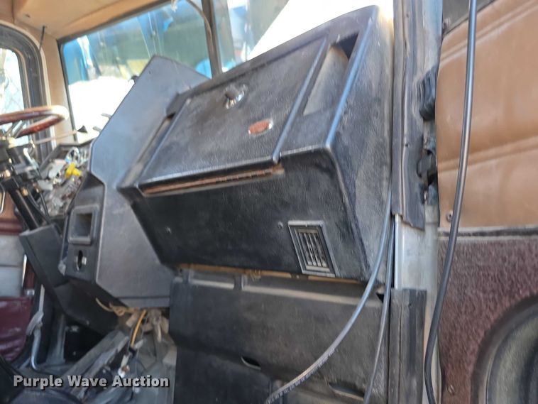 image for item FI0897 1996 Peterbilt 357 dump truck